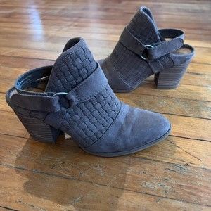 Universal Thread beige faux Suede slipon ankle booties slingback boot thick heel